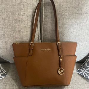 Michael Kors medium tote 9.5/10. Very light signs of wear, tiny marks on int.